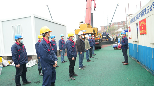 抗击疫情领先锋 红色工地践使命——记市住建局田家炳中学疫情隔离点建设暂时党支部 抗击疫情领先锋 红色工地践使命——记市住建局田家炳中学疫情隔离点建设暂时党支部