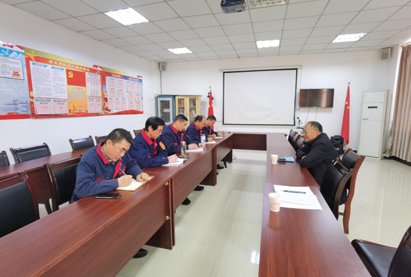 公司向导到装置公司开展形势使命教育