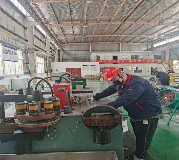 电控装备厂开足马力掀起生产热潮 