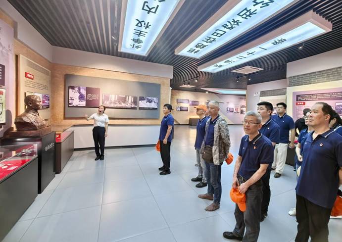 公司党委组织开展党日运动 