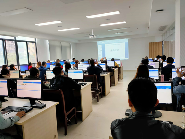 公司举行质料员营业知识培训班