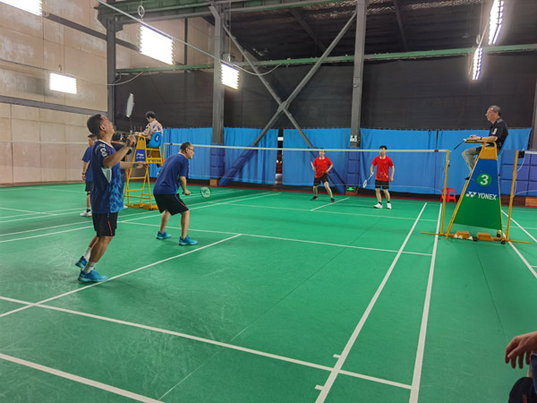 公司举行“建材杯”职工羽毛球友谊赛