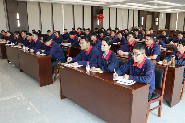 公司召开“五四”表扬会