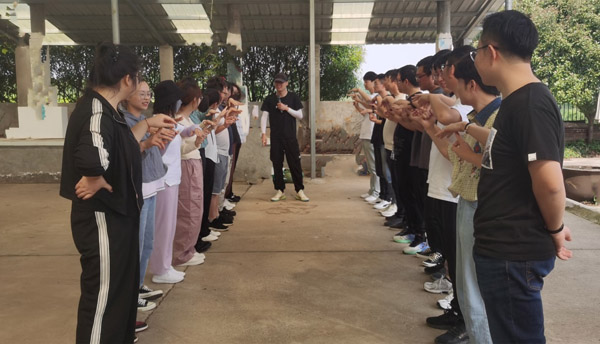 钢构公司团支部组织开展主题团建运动