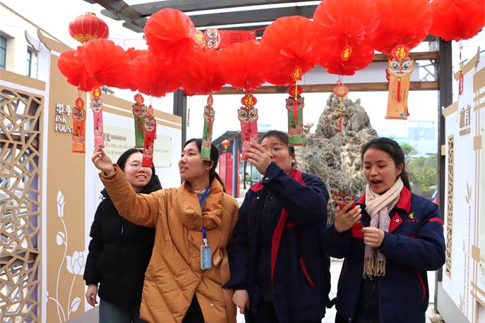 公司举行“猜字谜 包汤圆 庆元宵”运动