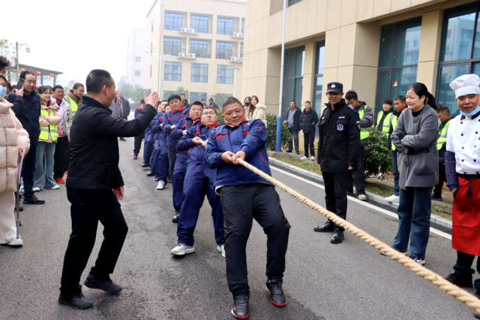 公司承办“304永利集团唯一杯”职工拔河角逐